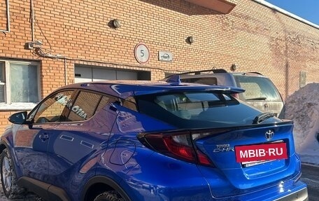 Toyota C-HR I рестайлинг, 2019 год, 3 000 000 рублей, 4 фотография