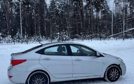 Hyundai Solaris II рестайлинг, 2014 год, 800 000 рублей, 2 фотография