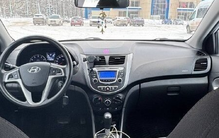 Hyundai Solaris II рестайлинг, 2014 год, 800 000 рублей, 5 фотография