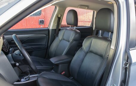 Mitsubishi Outlander III рестайлинг 3, 2021 год, 2 229 000 рублей, 8 фотография