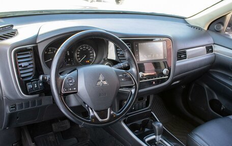 Mitsubishi Outlander III рестайлинг 3, 2021 год, 2 229 000 рублей, 6 фотография