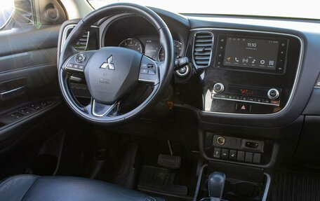 Mitsubishi Outlander III рестайлинг 3, 2021 год, 2 229 000 рублей, 14 фотография