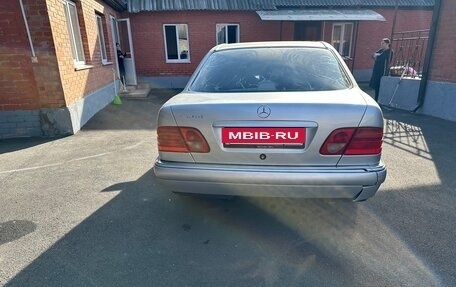 Mercedes-Benz E-Класс, 1998 год, 430 000 рублей, 4 фотография