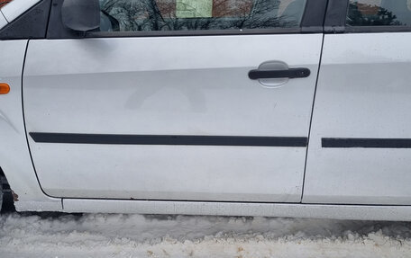 Ford Fiesta, 2002 год, 250 000 рублей, 4 фотография