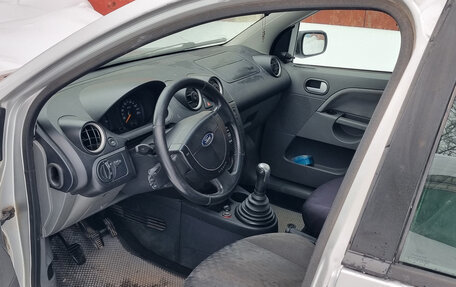 Ford Fiesta, 2002 год, 250 000 рублей, 10 фотография