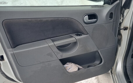 Ford Fiesta, 2002 год, 250 000 рублей, 13 фотография