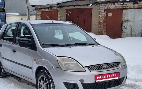 Ford Fiesta, 2002 год, 250 000 рублей, 2 фотография