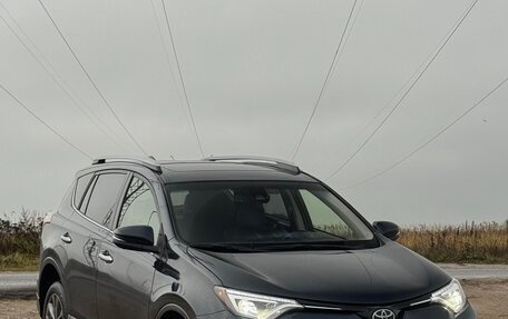 Toyota RAV4, 2018 год, 2 300 000 рублей, 4 фотография