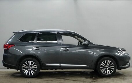 Mitsubishi Outlander III рестайлинг 3, 2018 год, 2 278 000 рублей, 4 фотография