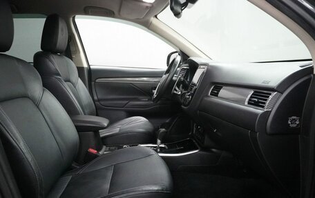 Mitsubishi Outlander III рестайлинг 3, 2018 год, 2 278 000 рублей, 9 фотография