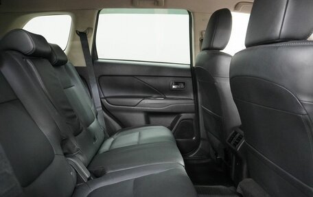 Mitsubishi Outlander III рестайлинг 3, 2018 год, 2 278 000 рублей, 13 фотография