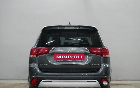 Mitsubishi Outlander III рестайлинг 3, 2018 год, 2 278 000 рублей, 6 фотография