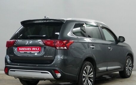Mitsubishi Outlander III рестайлинг 3, 2018 год, 2 278 000 рублей, 5 фотография