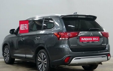 Mitsubishi Outlander III рестайлинг 3, 2018 год, 2 278 000 рублей, 7 фотография