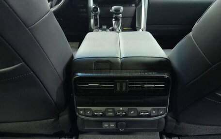Toyota Land Cruiser, 2024 год, 16 000 000 рублей, 7 фотография