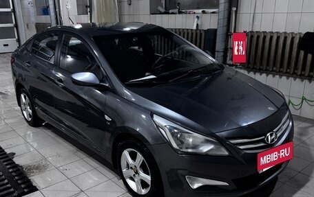 Hyundai Solaris II рестайлинг, 2014 год, 1 000 000 рублей, 2 фотография