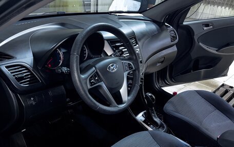 Hyundai Solaris II рестайлинг, 2014 год, 1 000 000 рублей, 21 фотография