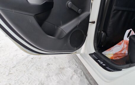 KIA Rio III рестайлинг, 2015 год, 820 000 рублей, 13 фотография