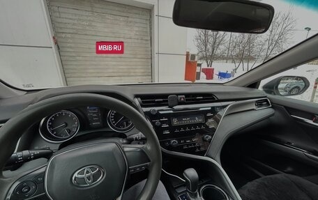 Toyota Camry, 2019 год, 1 640 000 рублей, 10 фотография
