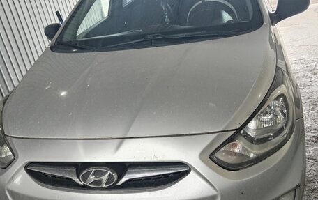 Hyundai Solaris II рестайлинг, 2011 год, 650 000 рублей, 4 фотография