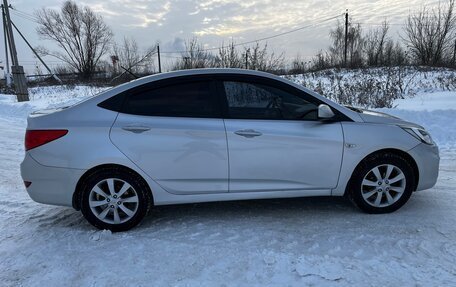 Hyundai Solaris II рестайлинг, 2011 год, 520 000 рублей, 4 фотография