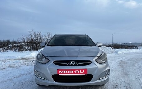 Hyundai Solaris II рестайлинг, 2011 год, 520 000 рублей, 2 фотография