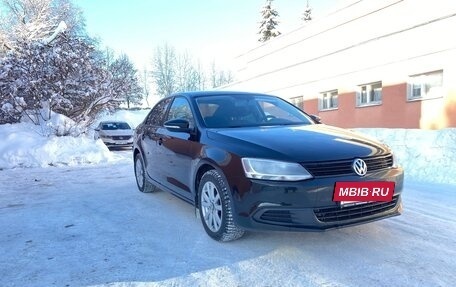 Volkswagen Jetta VI, 2013 год, 1 010 000 рублей, 2 фотография