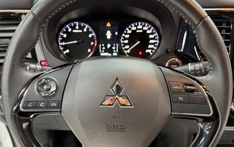 Mitsubishi Outlander III рестайлинг 3, 2021 год, 2 150 007 рублей, 11 фотография