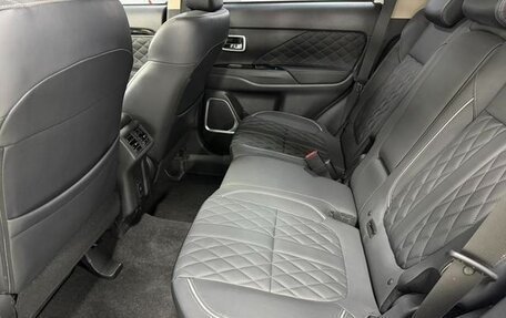 Mitsubishi Outlander III рестайлинг 3, 2021 год, 2 150 007 рублей, 18 фотография