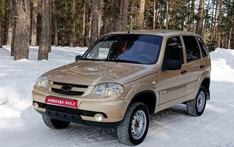Chevrolet Niva I рестайлинг, 2004 год, 285 000 рублей, 1 фотография