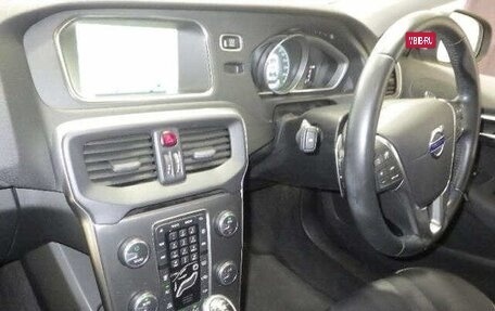 Volvo V40 II рестайлинг, 2016 год, 950 000 рублей, 2 фотография