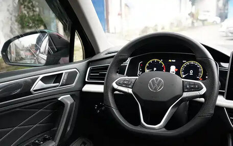 Volkswagen Tiguan II, 2023 год, 2 200 000 рублей, 9 фотография