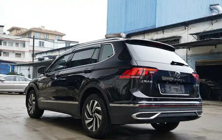 Volkswagen Tiguan II, 2023 год, 2 200 000 рублей, 4 фотография