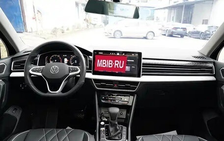 Volkswagen Tiguan II, 2023 год, 2 200 000 рублей, 6 фотография