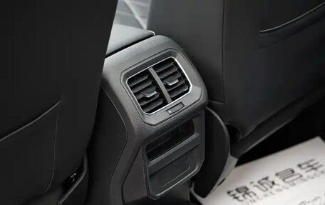 Volkswagen Tiguan II, 2023 год, 2 200 000 рублей, 10 фотография