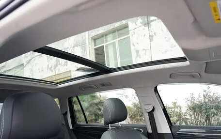 Volkswagen Tiguan II, 2023 год, 2 200 000 рублей, 13 фотография