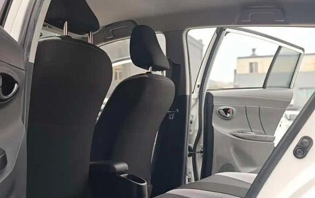 Toyota Yaris XP150 рестайлинг, 2021 год, 1 240 000 рублей, 12 фотография