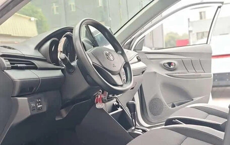 Toyota Yaris XP150 рестайлинг, 2021 год, 1 240 000 рублей, 11 фотография