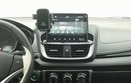 Toyota Yaris XP150 рестайлинг, 2021 год, 1 250 000 рублей, 2 фотография