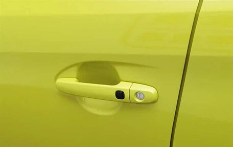 Toyota Yaris XP150 рестайлинг, 2021 год, 1 250 000 рублей, 19 фотография