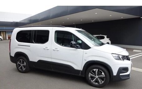 Peugeot Rifter I, 2023 год, 1 600 000 рублей, 2 фотография