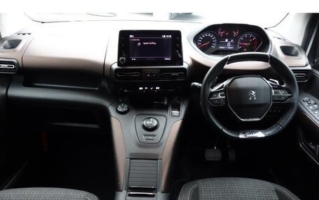 Peugeot Rifter I, 2023 год, 1 600 000 рублей, 7 фотография