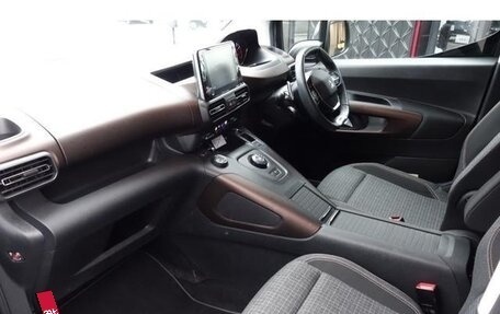 Peugeot Rifter I, 2023 год, 1 600 000 рублей, 13 фотография