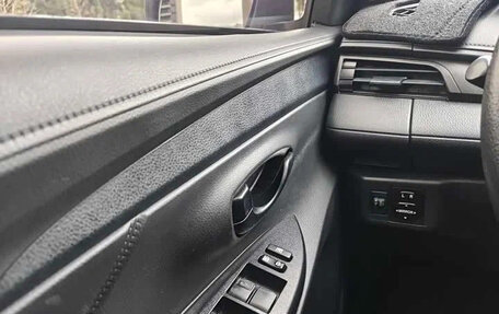 Toyota Yaris XP150 рестайлинг, 2021 год, 1 170 000 рублей, 15 фотография