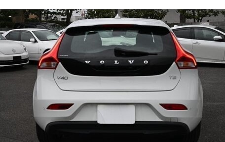 Volvo V40 II рестайлинг, 2018 год, 1 000 000 рублей, 7 фотография