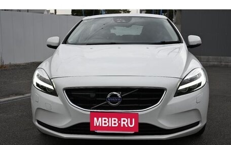 Volvo V40 II рестайлинг, 2018 год, 1 000 000 рублей, 4 фотография