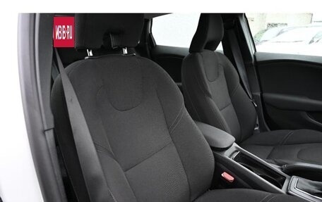 Volvo V40 II рестайлинг, 2018 год, 1 000 000 рублей, 8 фотография