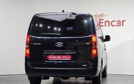 Hyundai Grand Starex Grand Starex I рестайлинг 2, 2020 год, 2 990 000 рублей, 7 фотография