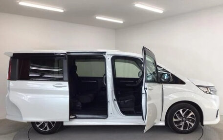 Honda Stepwgn IV, 2021 год, 1 985 000 рублей, 8 фотография