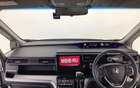 Honda Stepwgn IV, 2021 год, 1 985 000 рублей, 10 фотография